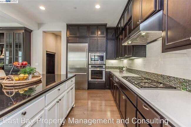 Foto del edificio - 5 br, 3.5 bath House - 33528 Mustang St.
