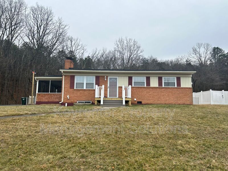 1000 S Winchester Ave Waynesboro VA 22980 House Rental In   1000 S Winchester Ave Waynesboro Va Primary Photo 