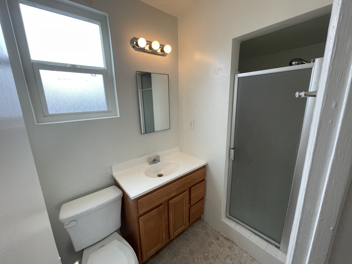 Unit 10A - Bathroom - 8415 Amigo Ave