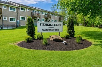 Building Photo - 5 Fishkill Glen Dr