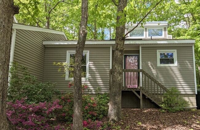 Casa de las Rosas - 4700 Cornwall Pl