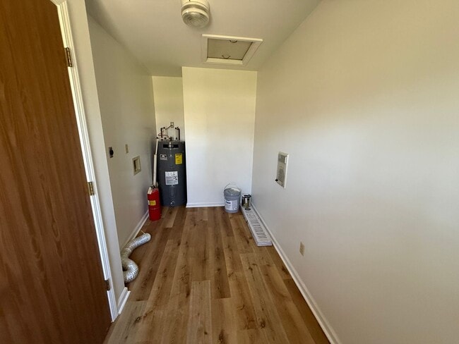 Building Photo - 739 Main St