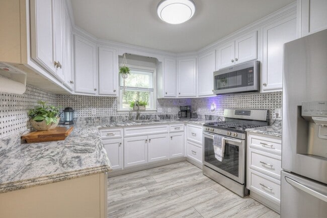 Building Photo - 204 Hogan Ln