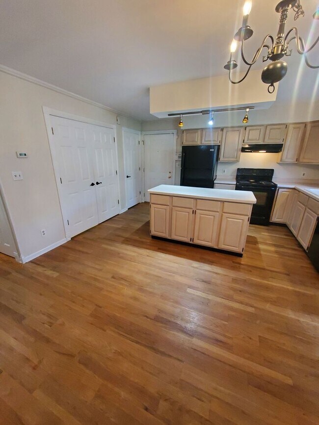 Foto del edificio - 2163-2165 S 87th St - Duplex