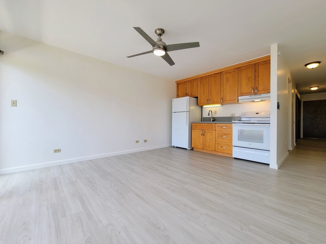 Foto principal - Available Now: A 1 Bedroom, 1 Bathroom Condo with 1 Assigned Parking Stall
