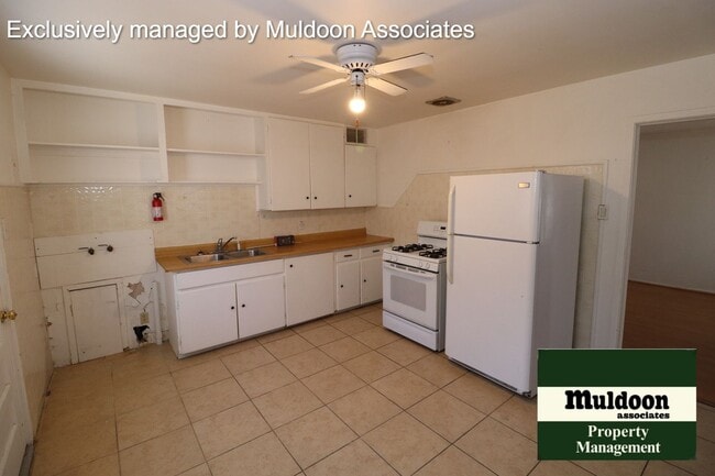Building Photo - Adorable Home - Pet Friendly!