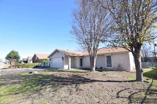 Foto del edificio - 2214 Lily Dr