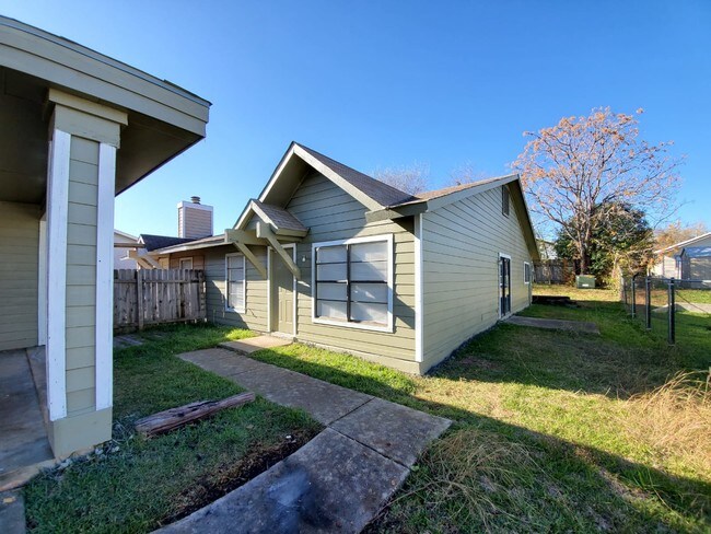 Building Photo - 7906 Falcon Ridge Dr