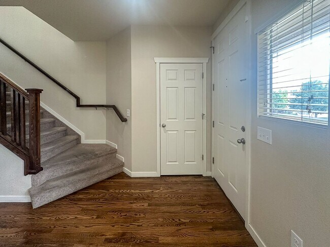 Building Photo - This 4bd home is waiting for you!