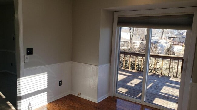 Building Photo - 305 SW Ensley Lane