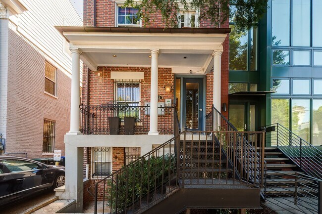 Foto del edificio - Great 2 Bedroom 2 bath in the heart of Shaw