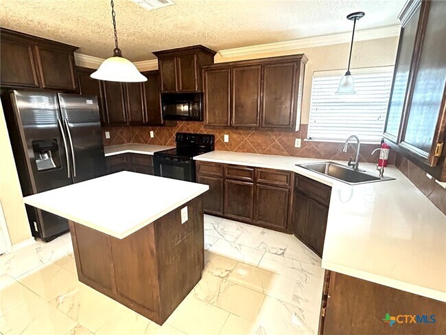 Foto del edificio - 3410 Breeder Ln