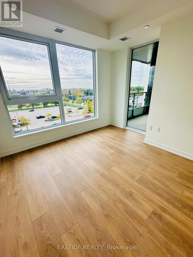 Building Photo - 1037 The Queensway