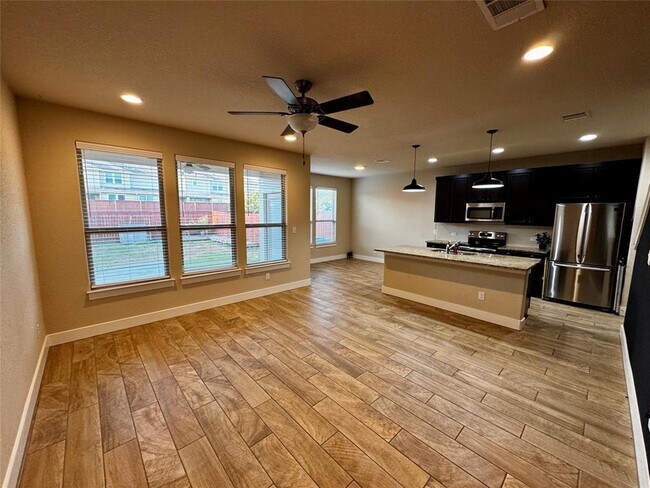 Foto del edificio - 315 Madison Oaks Ave