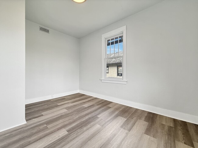 Foto del edificio - Newly Renovated Duplex