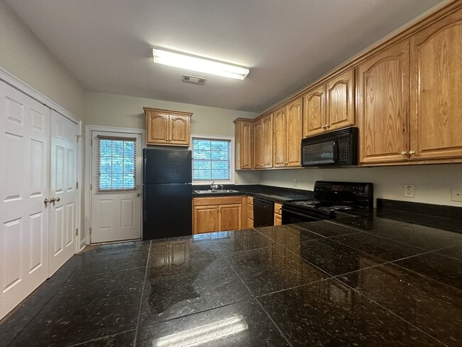 Building Photo - 353 E Longleaf Dr