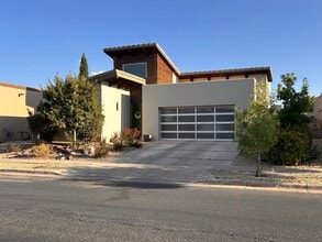 Building Photo - 3748 Sienna Ave