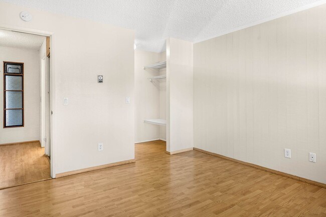 Building Photo - Great Grass Lawn Community Condo