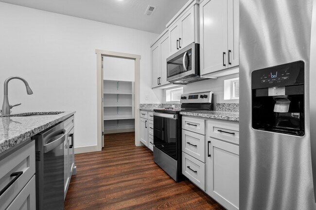Building Photo - 671 S 400 E