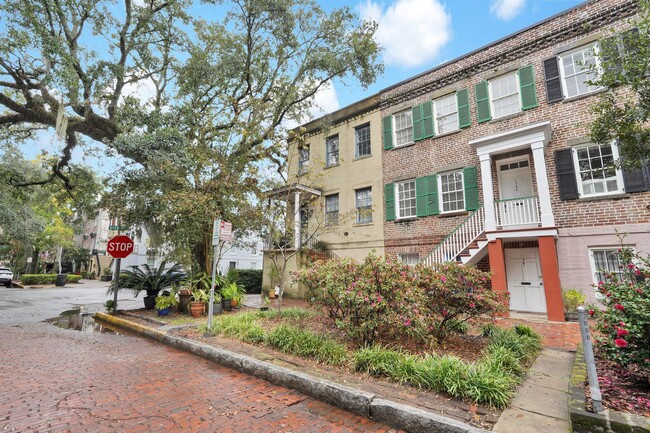 Foto del edificio - Fully Restored Historic Row House on the m...