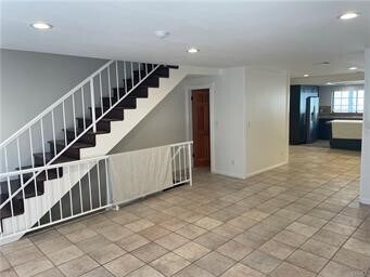 Foto del edificio - 240 S Broadway