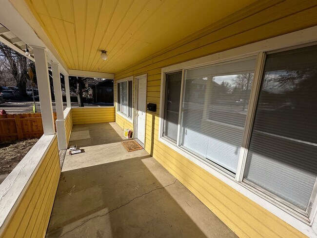Building Photo - Historic Downtown Bend 2 Bed/1.5 Bath - De...