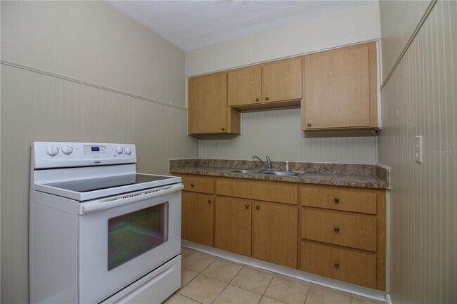 Building Photo - 616 Riggins St