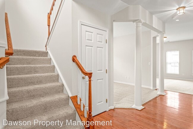 Building Photo - 4 br, 3.5 bath House - 11705 Kingsley View...