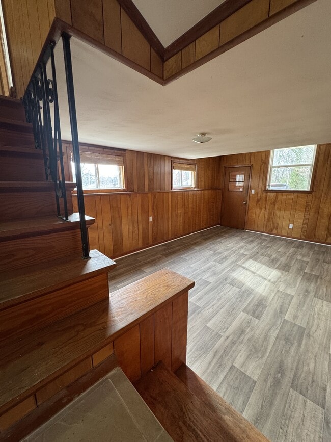 Building Photo - 708 Vassar Dr