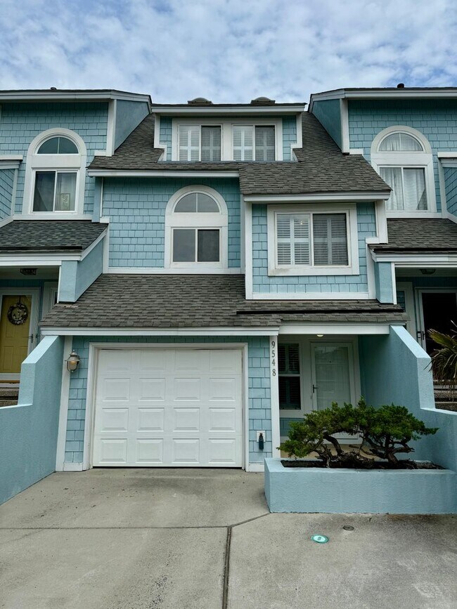 Foto del edificio - 9548 Bay Front Dr