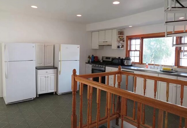 Building Photo - 8 Wadsworth St