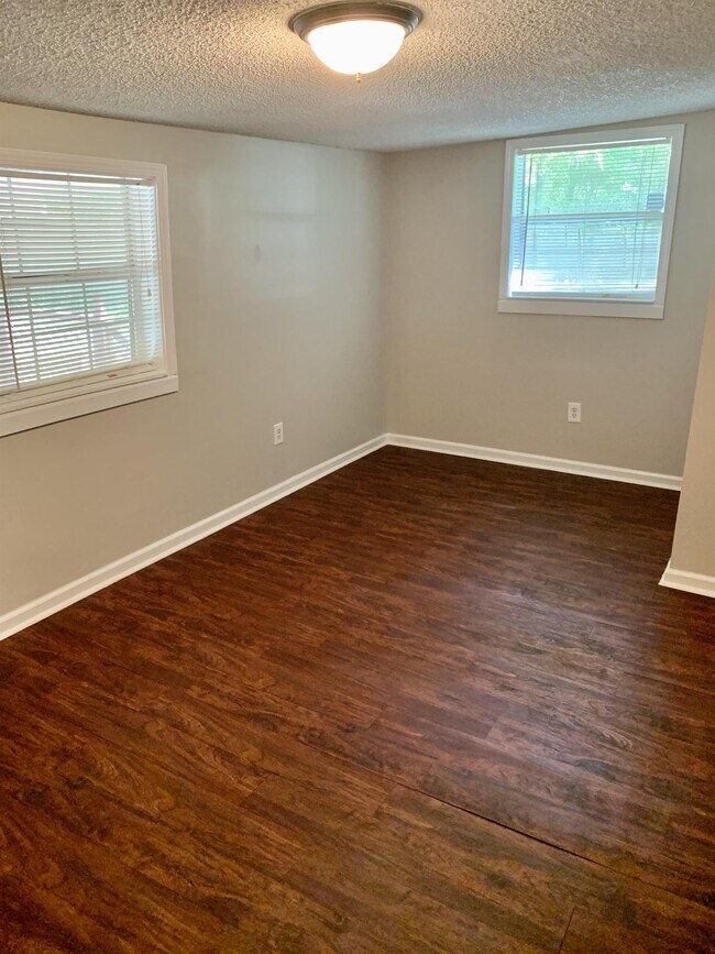 Foto del edificio - 7738 Plummer Rd