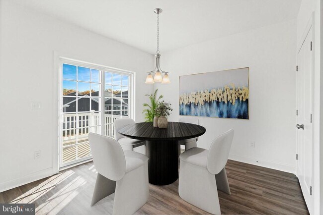 Foto del edificio - 858 Mapleton Ave