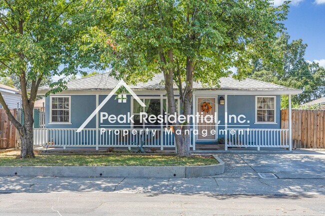 Building Photo - Charming North Sacramento 3bd/1ba House!
