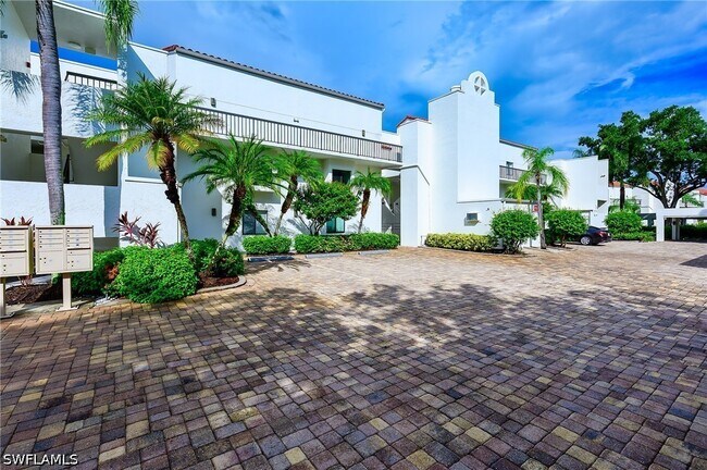 Building Photo - 592 Beachwalk Cir