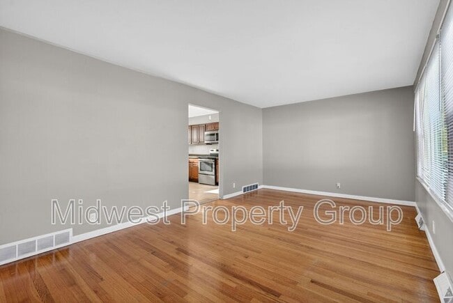 Building Photo - 90 Ruth Dr