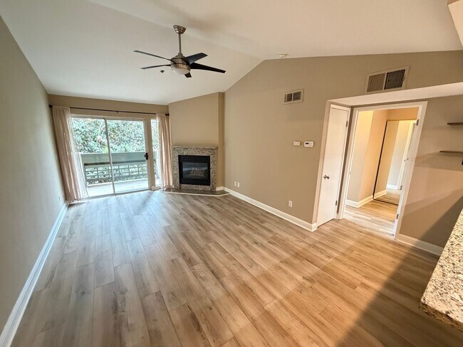 Foto del edificio - 2 Bed 2 Bath Condo In Walnut Creek W/ Garage