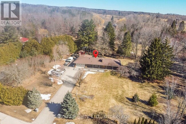 Building Photo - 3 Cedar Dr