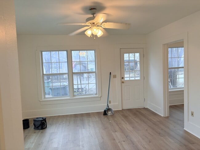 Building Photo - 467 N Paddock Ave