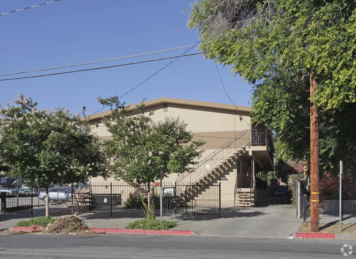 Building Photo - 129 N 5th St