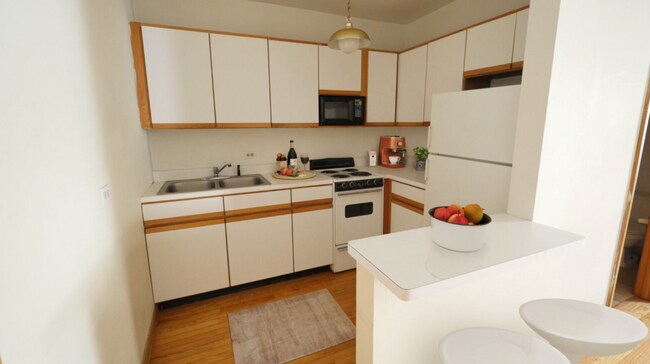 Foto del edificio - 630 W Barry Ave