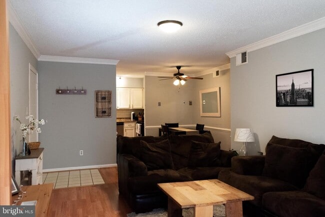Building Photo - 3101 Patrick Henry Dr