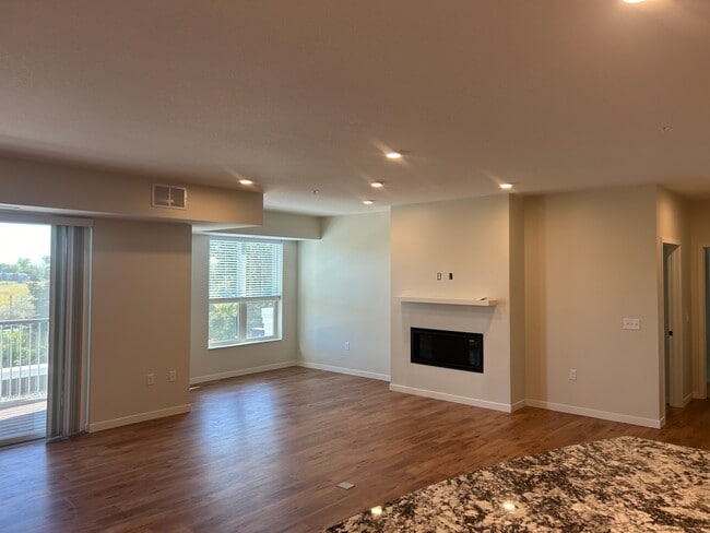 Building Photo - 2350 Harbor Pl