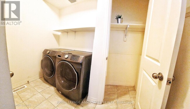Building Photo - 155 Yacht Dr