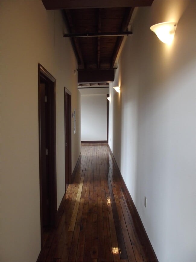 Building Photo - 125 Inman St E