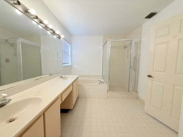 Building Photo - 2645 Country Golf Dr