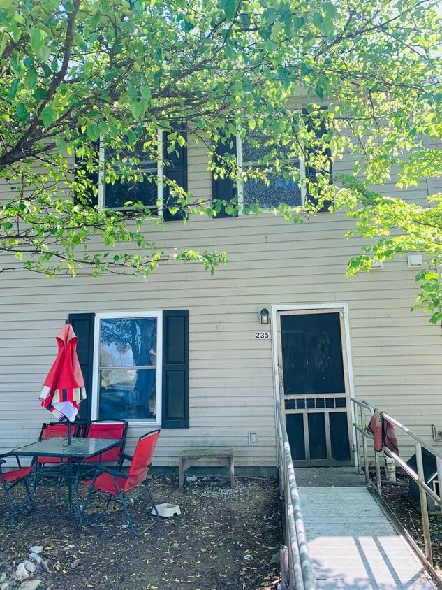 Foto principal - 3 Bedroom 1.5 Bath Townhouse