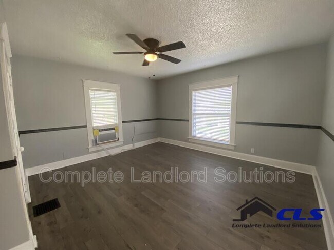 Building Photo - 2400 N 10th St