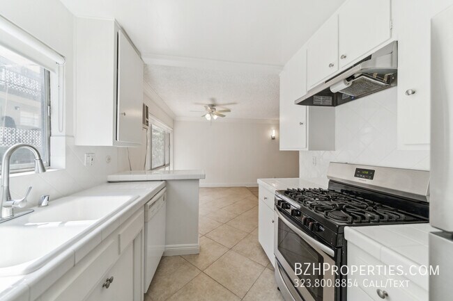 Foto del edificio - 7544 Hampton Ave