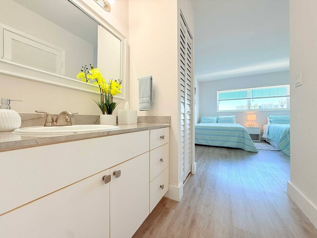 Foto del edificio - 3626 NE 168th St